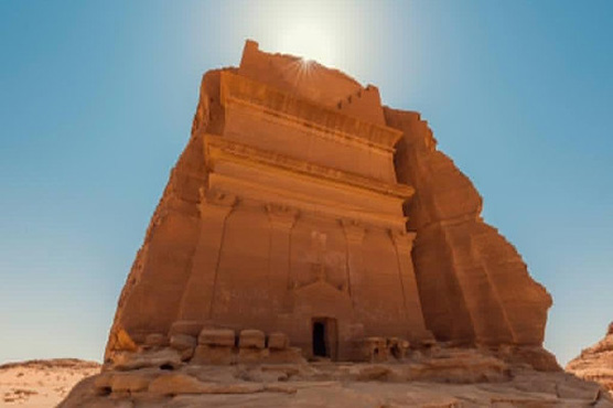 Who changed the big rock in Mada'in Saleh into a "unique" engraving castle?