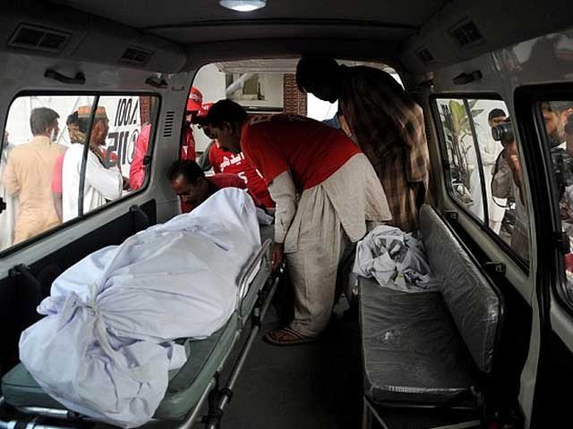 Drunken Inspector in Larkana carries a car on people, killing two people