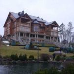 Former Ukraine president spent $ 2 billion on his palace