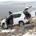 USA: Trusting GPS technology, car fall down in the lake