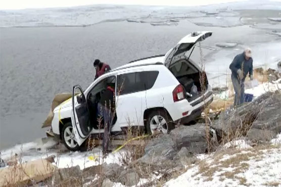 USA: Trusting GPS technology, car fall down in the lake