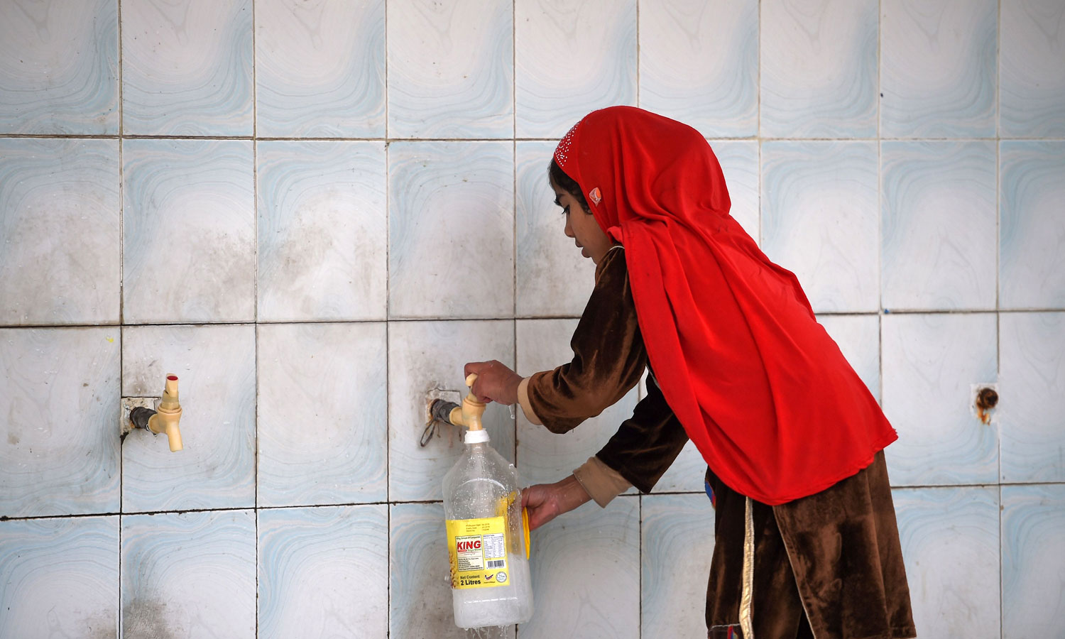 Pakistan, More, than, two third, children, are, fixed, to, drink, polluted,, water