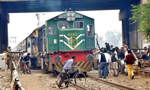 Citizen killed after come down railway track on Muree road