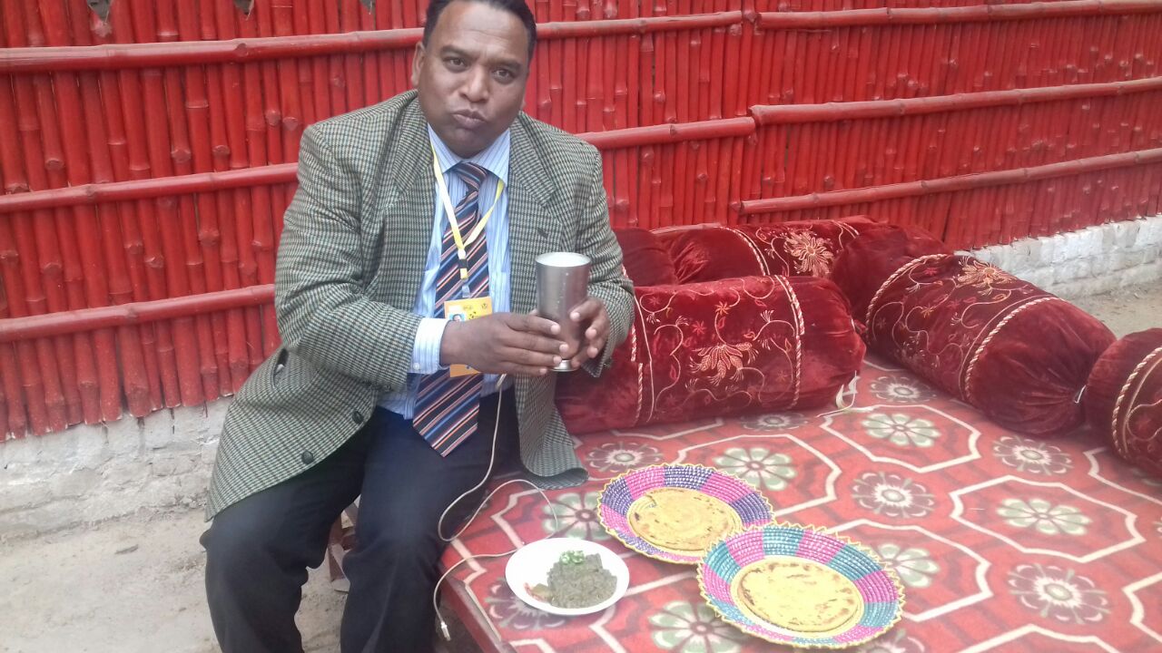 spinach, a, great, custom, in, the, province, of, Punjab, saved, by, semi khan, and, raheel, khan, in, mian jee, ki, bethak, special, report, by, Asghar Ali Mubarak