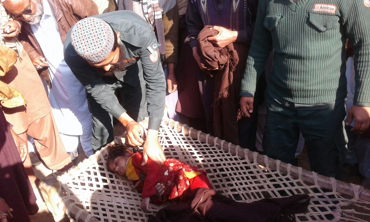 MIANWALI, RESCUE, 1122, WORKERS, FOUND, DEAD, BODY, OF, 6, YEAR, OLD, GIRL, AFTER, TWO, HOURS, HARD, EFFORTS