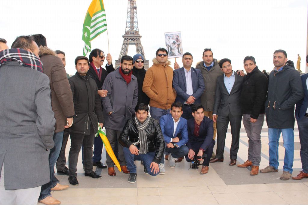 Paris, kashmir, day, protess, at, eiffel, tower, barisster,sultan, mehmood, chaudhry, was, the , chief, guest