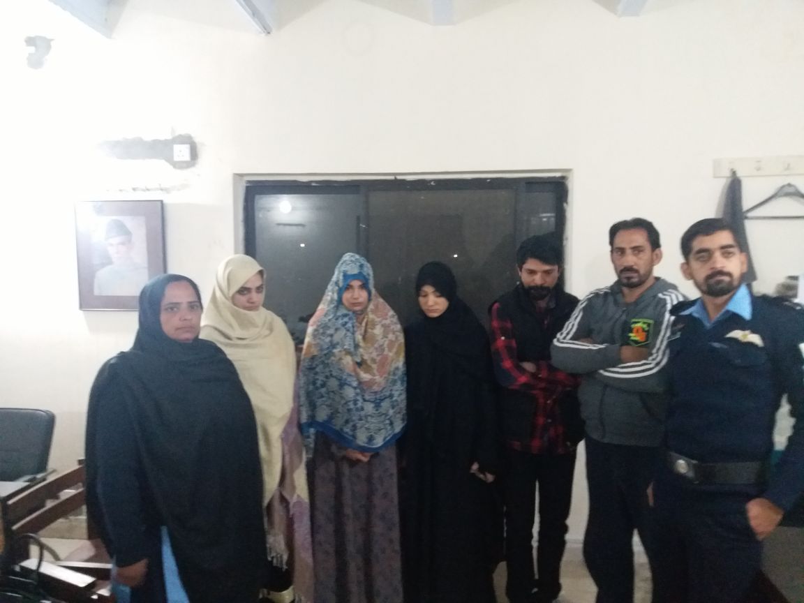 Police, arrested, men, and, women, involved, in, prostitution, from, islamabad