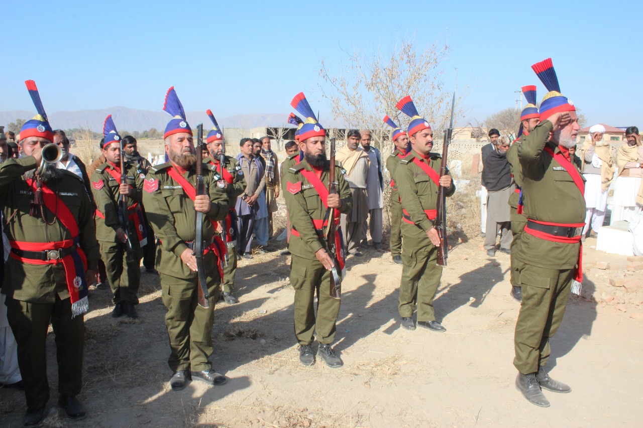 District police officer and Additional deputy commissioner climbed flowers veil at the grave of Pak army young Mehar khan, while the Munawali police greeted