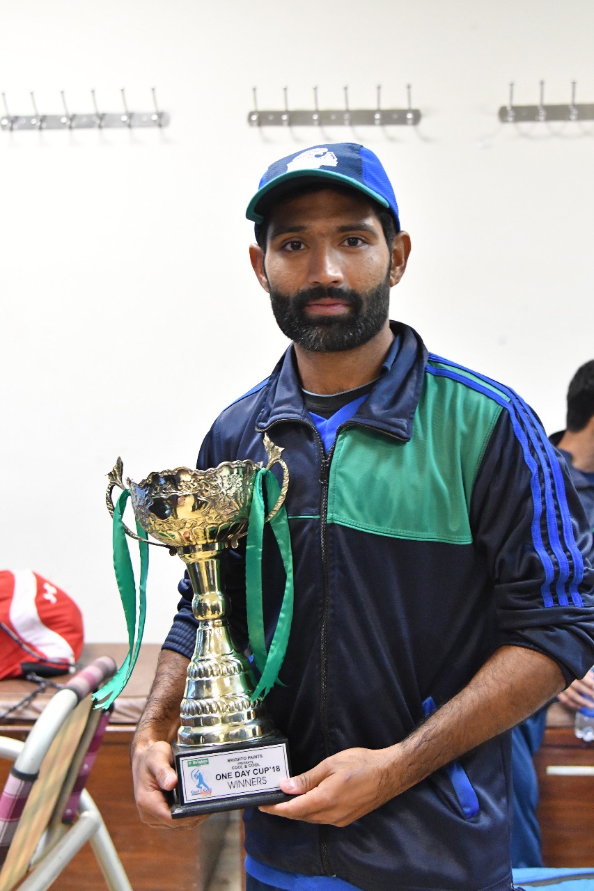 Inter regional national ODI cricket cup final, karachi whites, took a beautiful trophy after winning, the Islamabad team defeated by five wickets