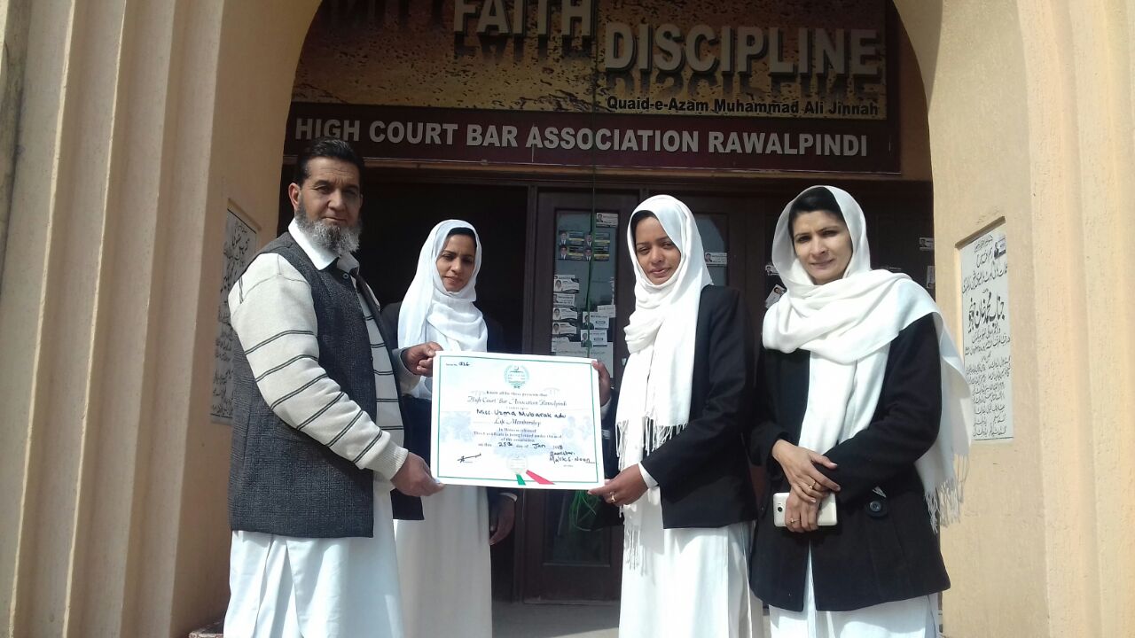 Rawalpindi lady lawyer Miss Azmi Mubarak got high court Rawalpindi's lifetime membership honor