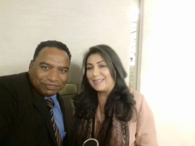 چیئرمین سینیٹ کی جانب سے بھی پی آر اے صدر اور سیکرٹری کو شیلڈز پیش کی گئیں - پارلیمانئ رپورٹرز ایسوسی ایشن کے کنوینئر حافظ طاہر خلیل ، صدر قربان بلوچ اور سیکرٹری جنرل بہزادسلیمی چیئرمین سینیٹ رضا ربانی کو پی آراے کی شیلڈ پیش کر رہے ہیں