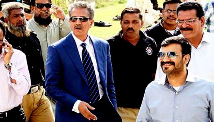 Garbage can not pick up from some places, Mayor Karachi