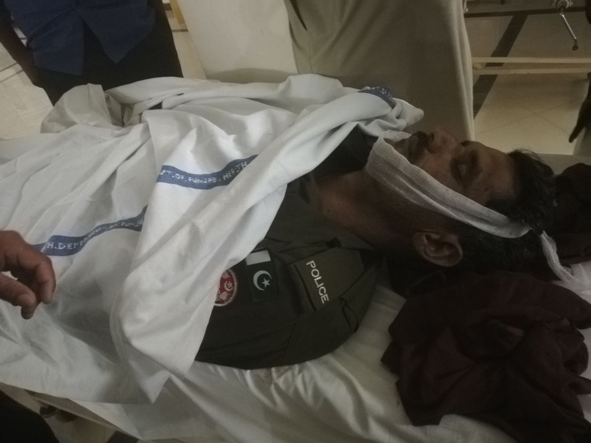 PS, KOTLI , SATTIAN, ARMED, MEN, IN, SUZUKI, CARRY, VAN, FIRING, ON, POLICE, COPS, KILLED, ONE, POLICE, CONSTABLE, AND, SEVERAL, INJURED