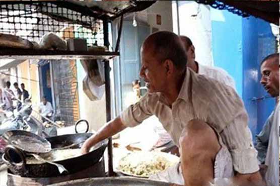 Indian who bake by putting hand in the in the flattering pan