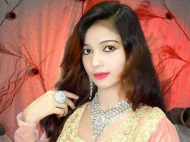 Singer Sameena Sindhu shot dead in the wedding ceremony