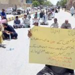 Quetta: Young doctors and para medical staff once again came out on the streets
