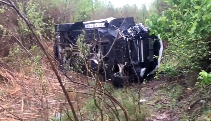 muzaffarabad-jeep-deep-in-the-wheel-8-people-died