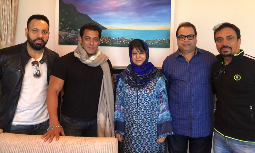 salman-khan-arrives-in-kashmir-to-meet-with-mehboob