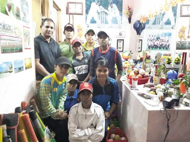 Bangladeshi cricket coach made the office in the bathroom