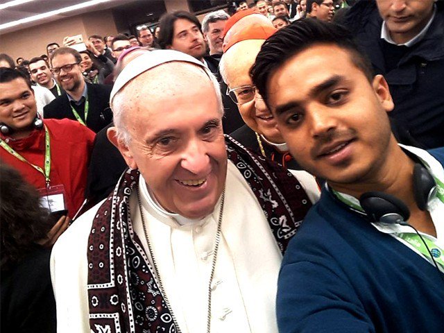 Viral Image on social media of Pope Francis in Sindhi ajrak