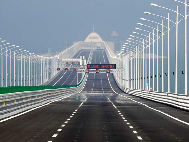 The world's longest marine bridge ready in China
