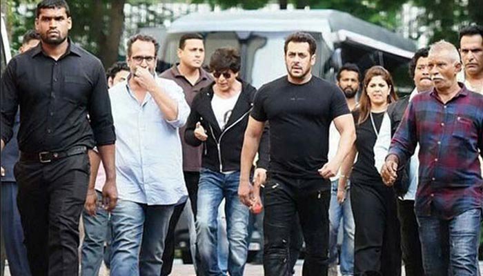 Bowling Entry in Salman's Shah Rukh Khan's film 'Zero'