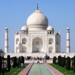 The sign of love fell to 12 feet high of Taj Mahal