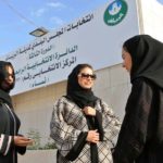 Saudi woman removed the mask