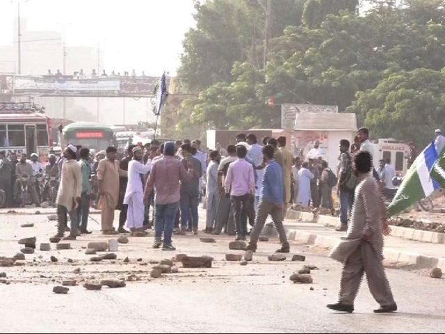 Karachi, Jamaat-e-Islami protest against load shedding on sharah e faisal, traffic jam