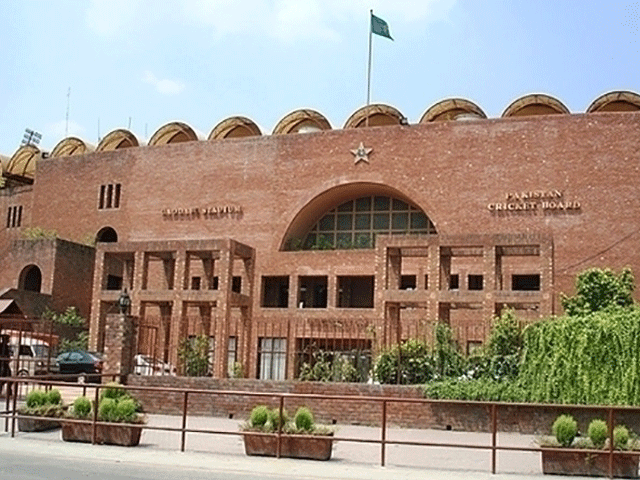 "LAGGES OR WE" "Pakistan gave two wickets to the Emirates