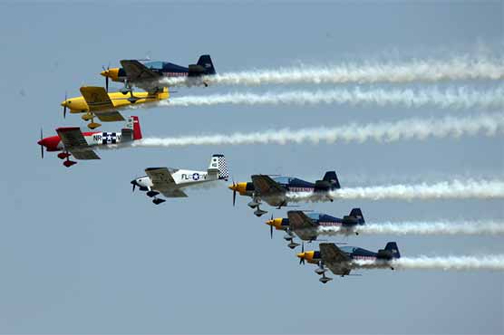Aircraft show in china: The rituals of the aircraft, scattered colors in the atmosphere