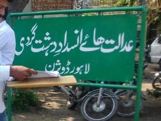 Incident model town case; proficient judge anger on undue intervention of official lawyer