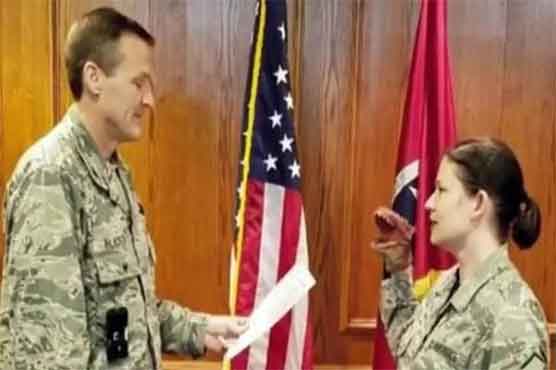 Viral video viruses in the swearing of US female military volunteer