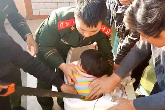 The girl's child was caught in a washing machine in China