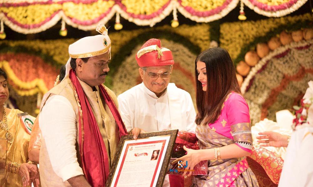 Best Female Award for Aishwarya Rai