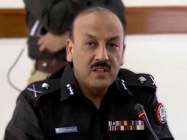 There are large reservoirs of weapons exist in Karachi, IG