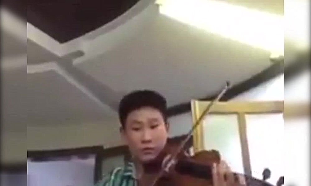 Chinese people set Pakistani national anthem lyrics on Violin