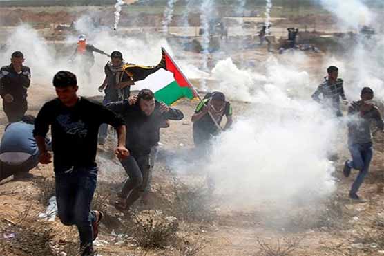 The Israeli army's poisonous gas shelling, a Palestinian martyr, injures one thousand