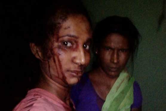 Indian women fight with tiger to save the goat