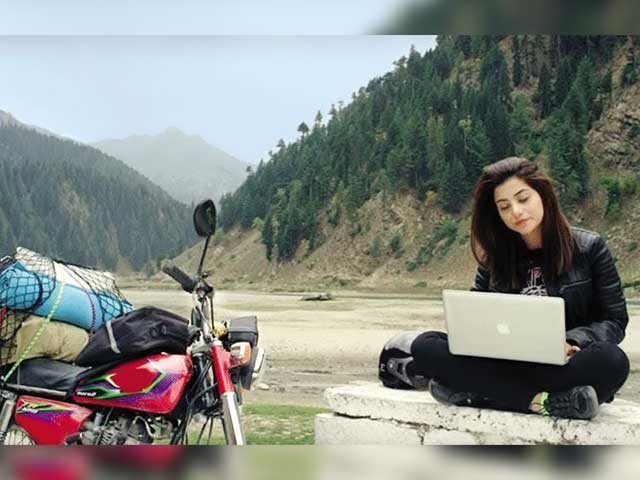 The first song of the movie "Motorcycle Girl" "Urh challay" was released