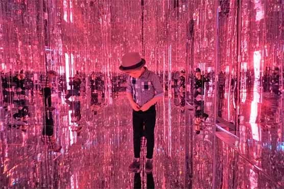 World of dreams in New york, touch clouds, swim in water and memorable salads