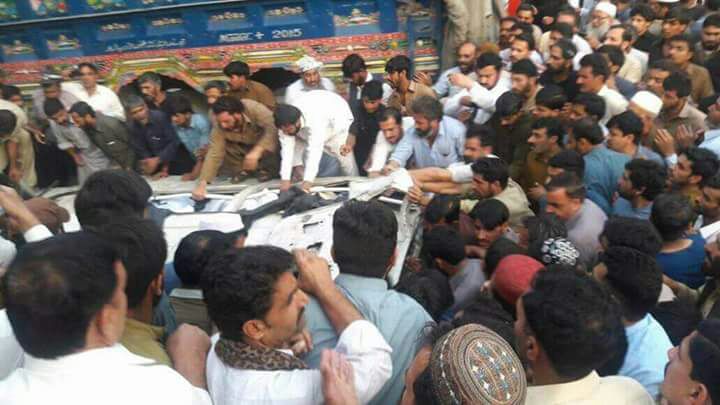 Abbotabad, Van, driver, in, hurry, got, accident, ten, died