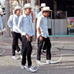 Unique fashion to wear long nine bananas in youth