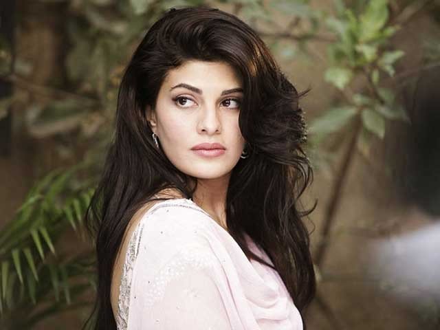 Jacqueline Fernandez run away from the occasion after hitting the Rickshaw from her car