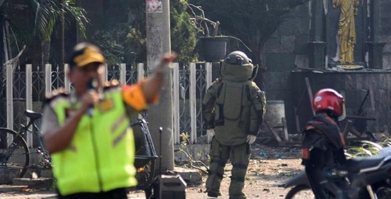 Indonesia: 3 suicide bombings in Christian worshipers, 9 killed