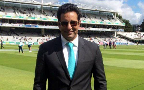 Why does the national fast bowler Mohammad Amir want to quit the Test cricket?