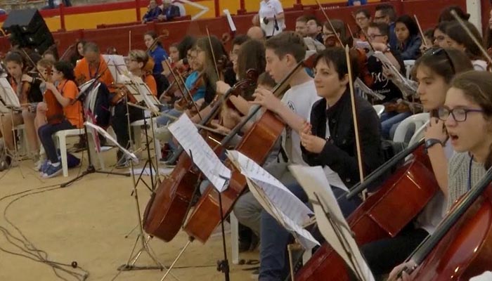 Contains the world's largest music class in Spain