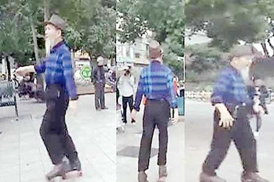 80-year-old Chinese roller skating