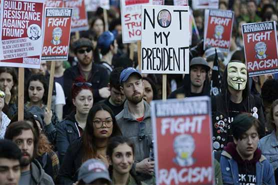 The trumpet embarked on the post of the president, the streets of America protested