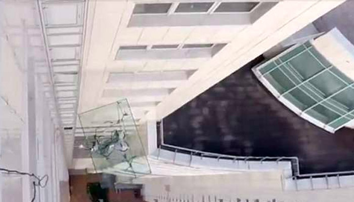 The tremendous video of glass falling from a high building